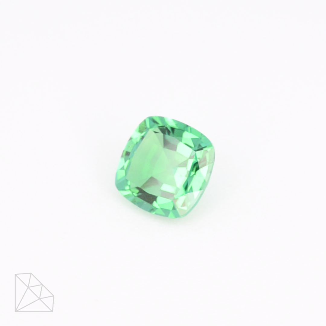 7x7mm cushion-cut hydrothermal lab-grown Colombian emerald, 1.31 carats, AAA grade, VVS2 clarity, rich green color, step cut, excellent polish and symmetry 1
