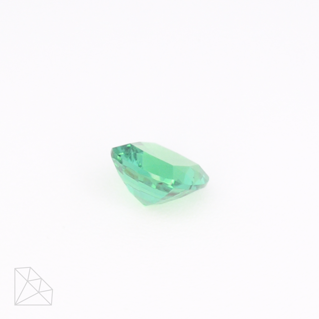 7x7mm cushion-cut hydrothermal lab-grown Colombian emerald, 1.31 carats, AAA grade, VVS2 clarity, rich green color, step cut, excellent polish and symmetry 1