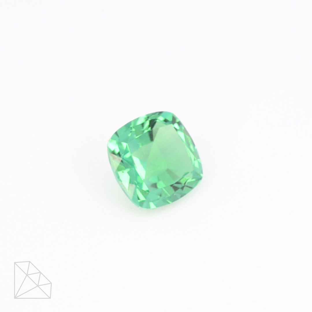7x7mm cushion-cut hydrothermal lab-grown Colombian emerald, 1.31 carats, AAA grade, VVS2 clarity, rich green color, step cut, excellent polish and symmetry 1
