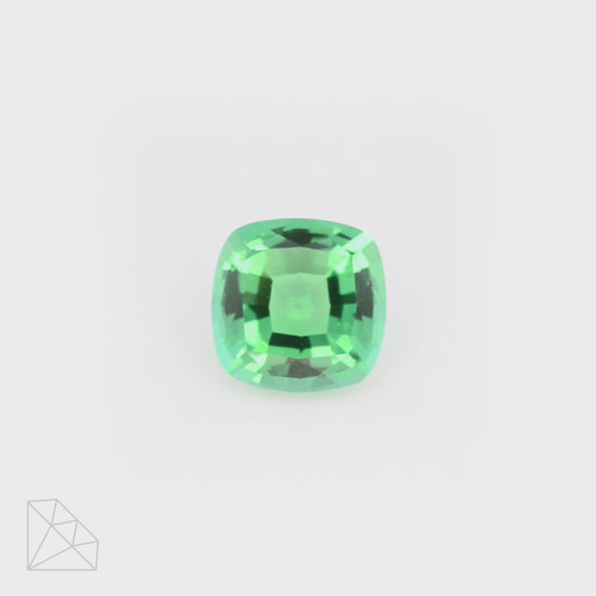 7x7mm cushion-cut hydrothermal lab-grown Colombian emerald, 1.31 carats, AAA grade, VVS2 clarity, rich green color, step cut, excellent polish and symmetry